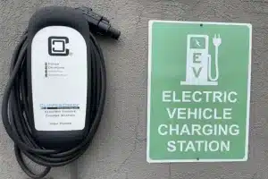 What Makes Safe field Parking Near Dayton International Airport Popular with EV Passengers? 1 airport parking EV charging